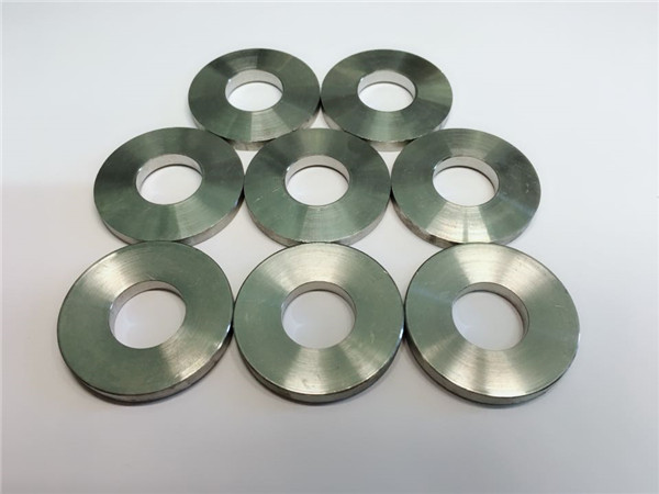 ម៉ាស៊ីនលាងសោដែកអ៊ីណុកដាប់ដាប់ដង់ដា ៦៩៩៦ ។